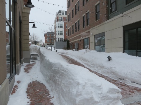 Drifting snow made the sidewalks even more "intimate"